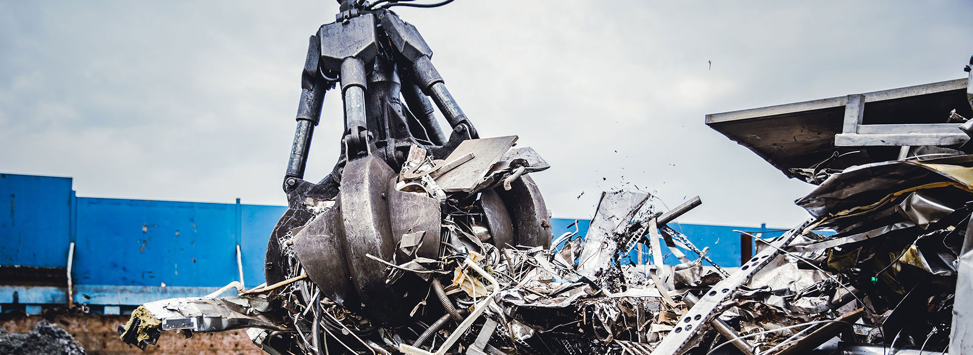 Oud ijzer inleveren Heeten Container huren Vriezenveen Zink recyclen AVS Recycling oud ijzer